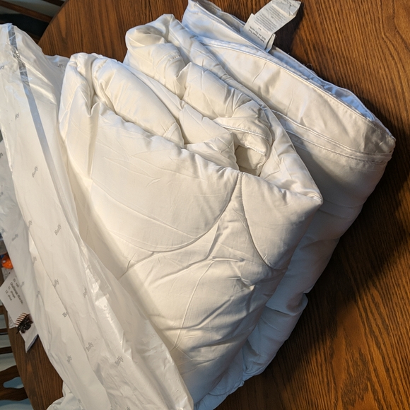 Buffy Bedding Buffy Cloud Comforter Queen New Open Box Poshmark